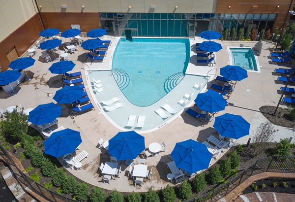 OutdoorPool_3150x2150