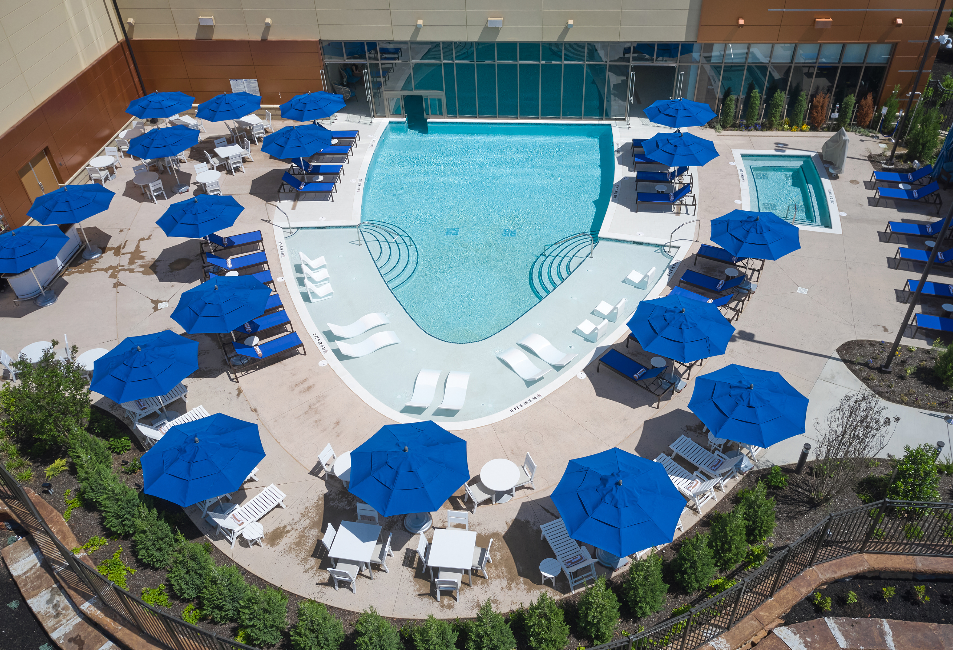 OutdoorPool_3150x2150