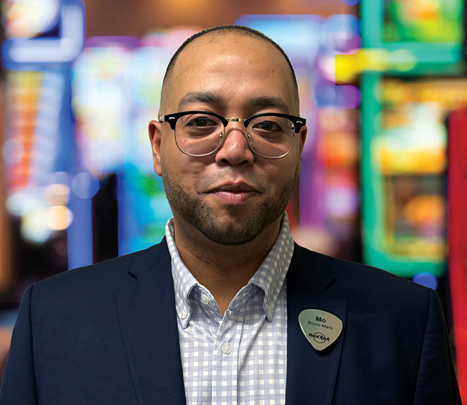 Représentant du support client dans un environnement casino professionnel